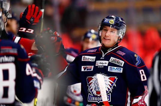 Linköpings Gustav Forsling jublar