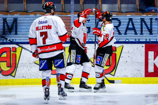 Örebros Joel Mustonen jublar