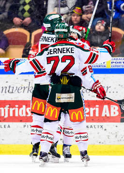 Frölundas Henrik Tömmernes (v) jublar
