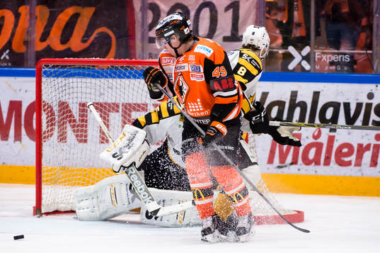 Karlskronas Filip Cruseman oroar framför Skellefteås