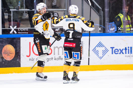 Skellefteås Mattias Ritola har gjort 3-2 till Skellefteå