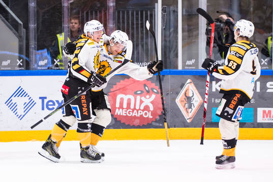 Skellefteås Mattias Ritola har gjort 3-2 till Skellefteå
