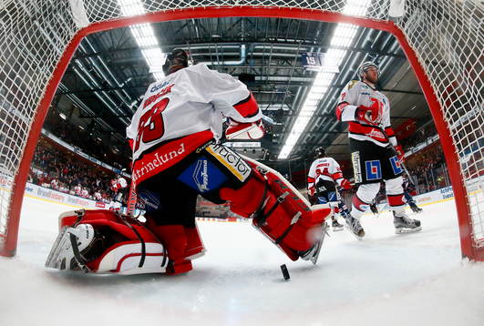 Örebros målvakt Julius Hudacek har just släppt in mål