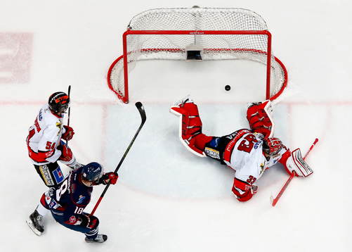 Mål 4-3 av Linköpings Sebastian Karlsson förbi Örebros