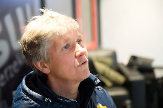 Sveriges förbundskapten Pia Sundhage blir intervjuad