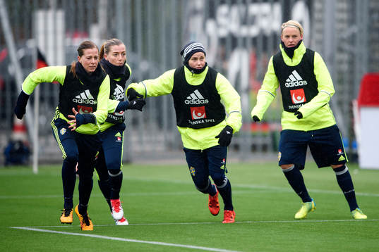 Sveriges Lotta Schelin, Linda Sembrant, Lisa Dahlkvist och