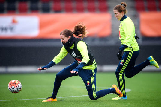 Sveriges Lotta Schelin och Emma Berglund