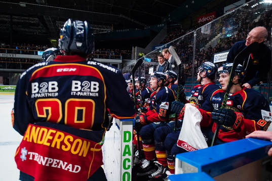 Djurgårdens Marcus Sörensen på bänken