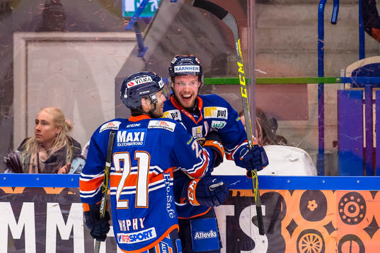Växjös Cory Murphy och Alexander Johansson jublar