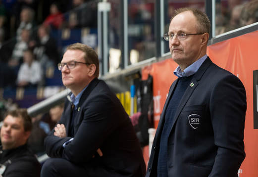 Rögles tränare Anders Eldebrink deppar