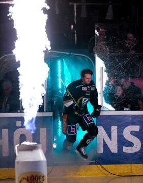 Färjestads Rickard Wallin vid intro
