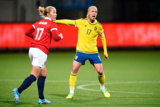 Sveriges Caroline Seger reagerar
