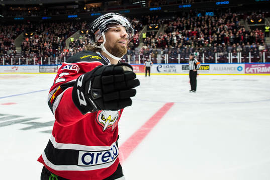 Malmö Redhawks Andreas Thuresson jublar