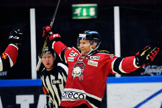 Malmö Redhawks Mathias Tjärnqvist jublar