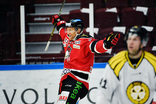 Malmö Redhawks Mathias Tjärnqvist jublar