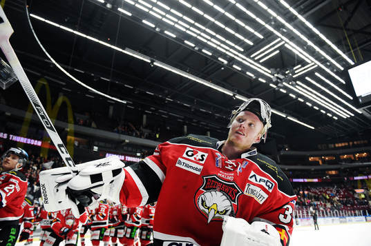 Malmö Redhawks målvakt Jonas Gunnarsson jublar