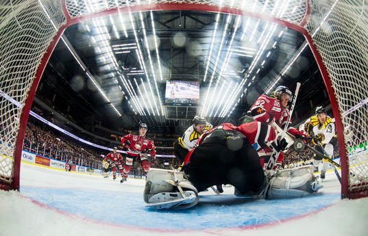 Brynäs Sondre Olden gör 4-2 målet bakom Malmö Redhawks