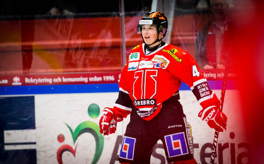 Örebros Joel Mustonen gör 1-0 och jublar