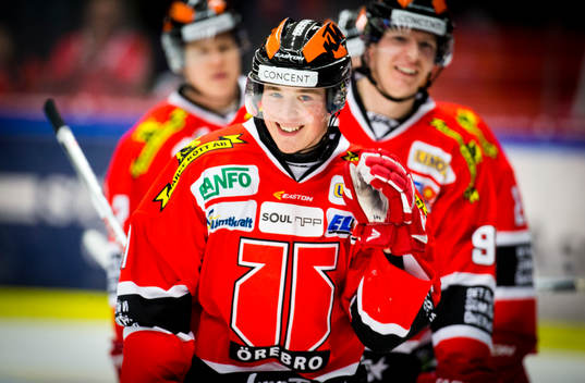 Örebros Joel Mustonen gör 1-0 och jublar