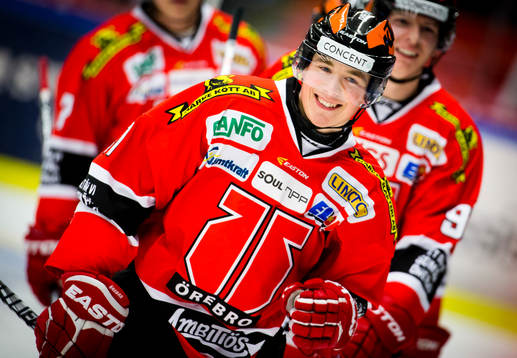 Örebros Joel Mustonen gör 1-0 och jublar