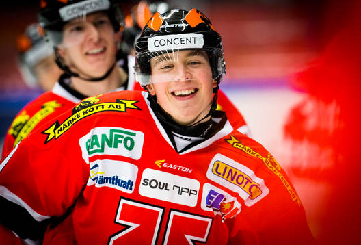 Örebros Joel Mustonen gör 1-0 och jublar