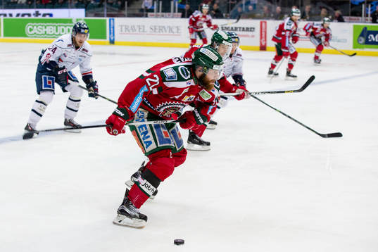 Frölundas Robin Figren laddar för skott