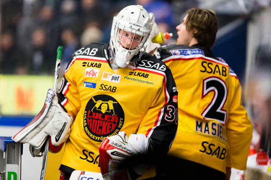 Luleås målvakt Filip Gustavsson och Oscar Masiello