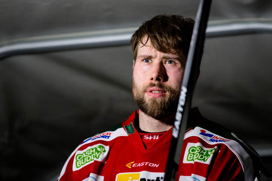 Frölundas Christoffer Persson fokuserad innan en