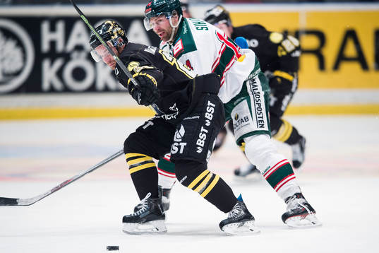 s Christian Sandberg och Tingsryds Kari Sihvonen