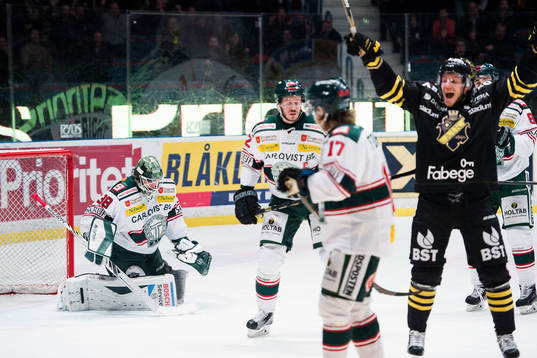 s Jonas Almtorp  (i förgrunden)