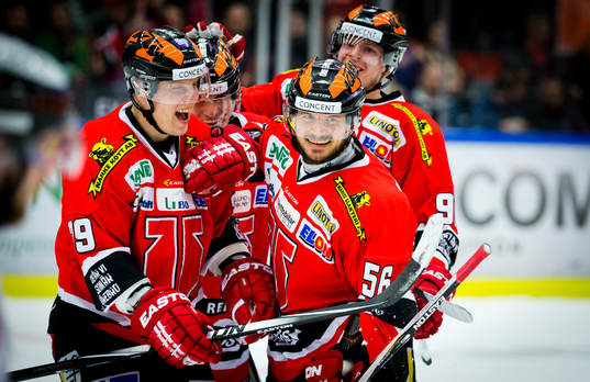 Örebros Jakub Krejcik gör 2-0 och jublar med Johan