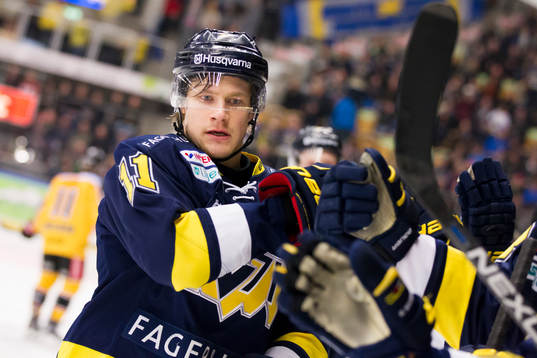 s Simon Önerud jublar