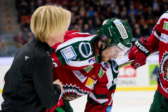 Frölundas Anton Axelsson leds av skadad