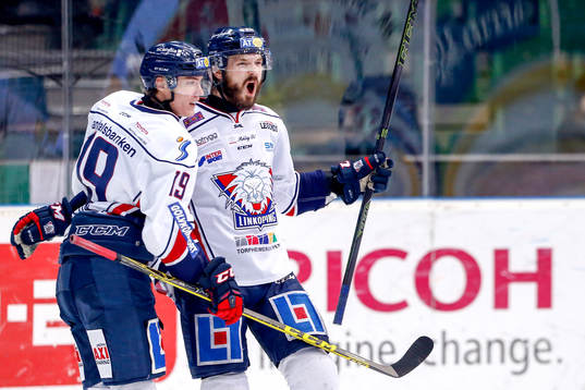 Linköpings Niklas Persson jublar med Petter Hansson