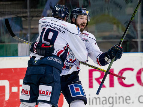 Linköpings Niklas Persson jublar ihop med Petter Hansson