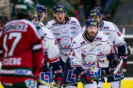 Linköpings Niklas Persson jublar glad