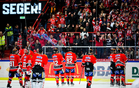 Örebro jublar framför fansen