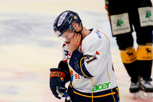 Djurgårdens Patrick Thoresen fick ont i ansiktet
