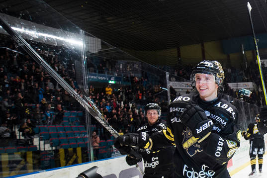 s Robin Kovacs jublar med publiken