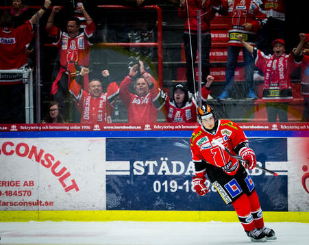 Örebros Joel Mustonen jublar