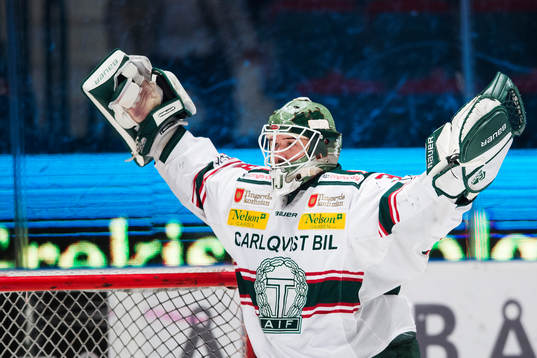 Tingsryds målvakt Johannes Jönsson reagerar