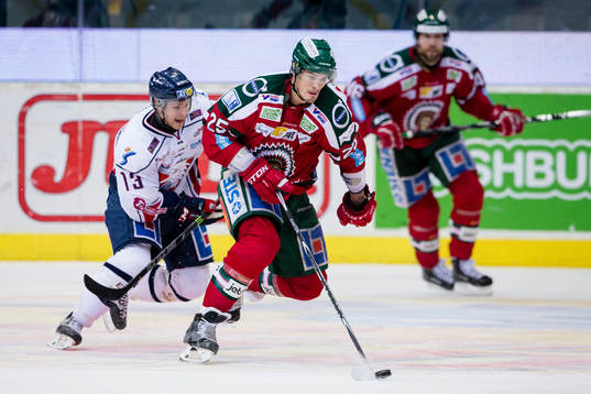 Frölundas Oliver Lauridsen jagad av Linköpings Andrew