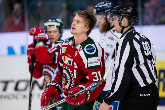 Frölundas Nicklas Lasu utan hjälm