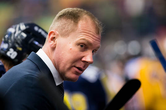 s tränare Johan Lindbom