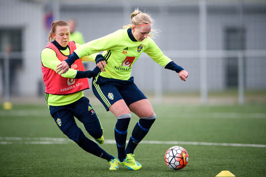 Sveriges Jessica Samuelsson och Stina Blackstenius