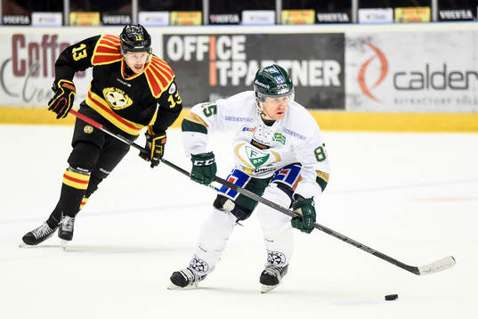 Brynäs Sondre Olden och Färjestads Mikael Johansson