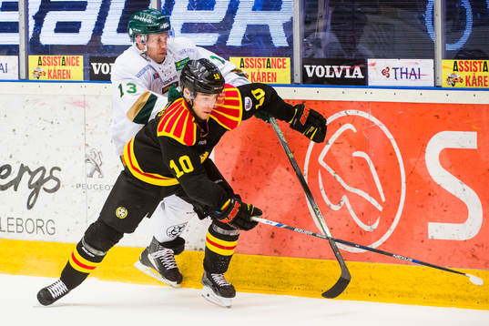 Färjestads Linus Persson och Brynäs Mattias Nörstebö