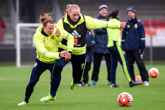 Sveriges Jessica Samuelsson och Stina Blackstenius