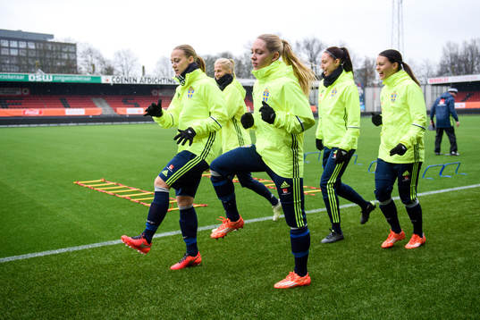 Sveriges Freja Hellenberg, Sofia Jakobsson, Elin Rubensson,