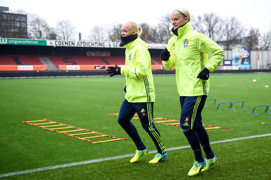 Sveriges Caroline Seger och Nilla Fischer